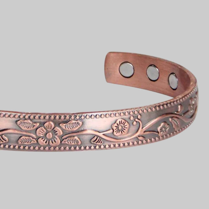 Magnetic therapy bracelet