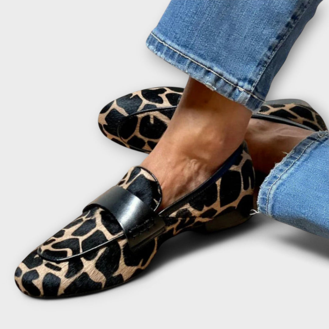 Loafer met luipaardmotief en contrastafwerking | Gestructureerde instapschoen