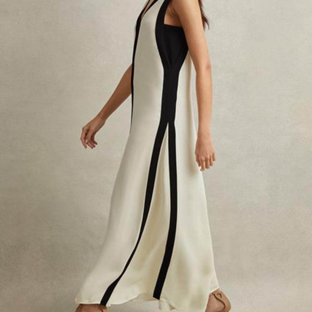 
                  
                    Tessa - Maxi-Jurk met Diepe V-hals en Grafische Lijnen - SkinzLine
                  
                
