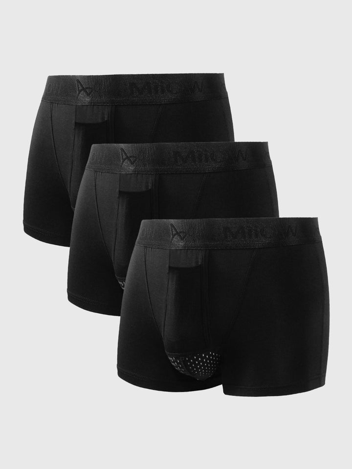 Drie zwarte herenboxershorts met comfortabele pasvorm, elastische tailleband en ademende stof. Perfect voor dagelijks gebruik en sportactiviteiten.