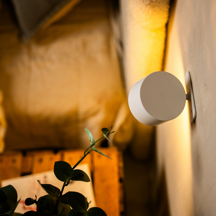 Snoerloze LED-wandlamp met 360° draaibare kop, aanraakdimmer, 3 lichtkleuren en USB-C-accu