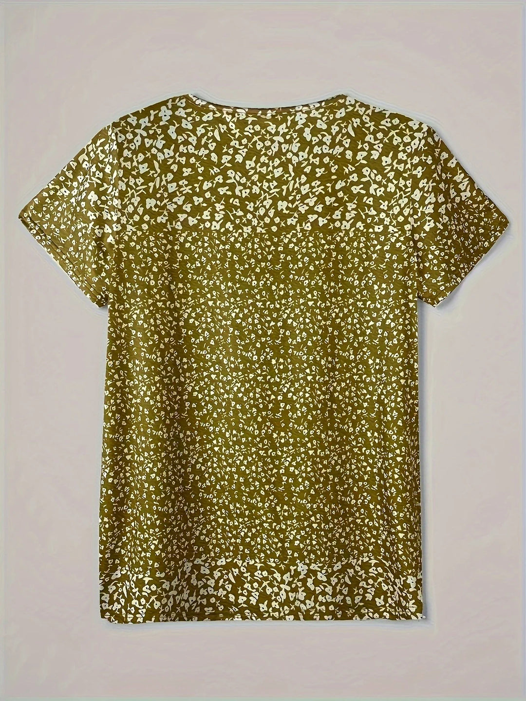 Alaia – Comfortabel Zomertop met V-hals, Knoopsluiting en Korte Mouwen