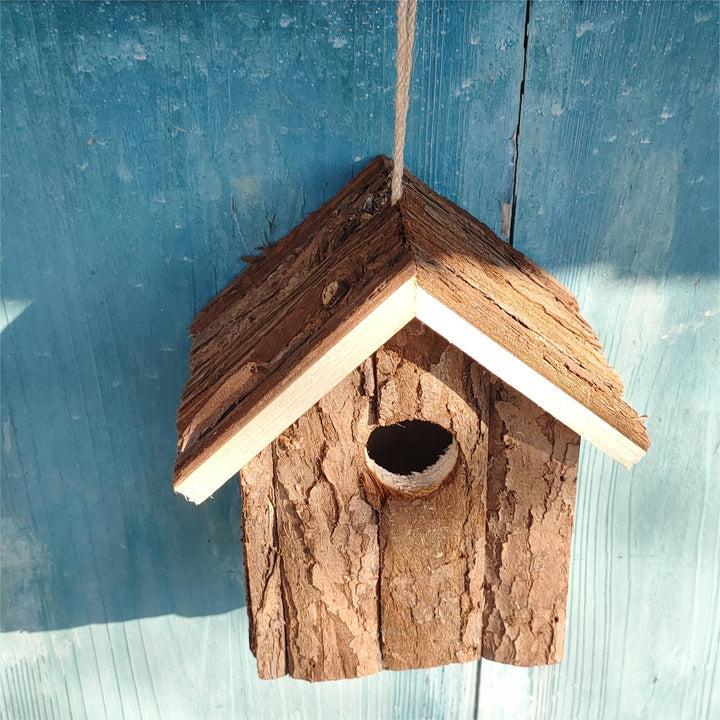 Rustiek Houten Vogelhuisje – Een Gezellig Huis voor de Tuinvogels