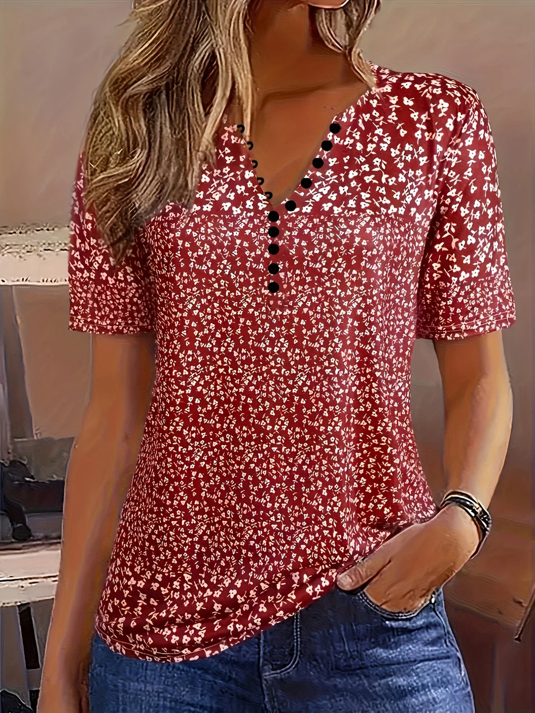 Alaia – Comfortabel Zomertop met V-hals, Knoopsluiting en Korte Mouwen