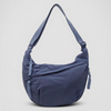 Blauwe nylon schoudertas met verstelbare crossbodyband