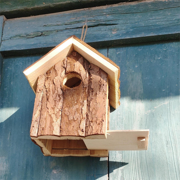 Rustiek Houten Vogelhuisje – Een Gezellig Huis voor de Tuinvogels