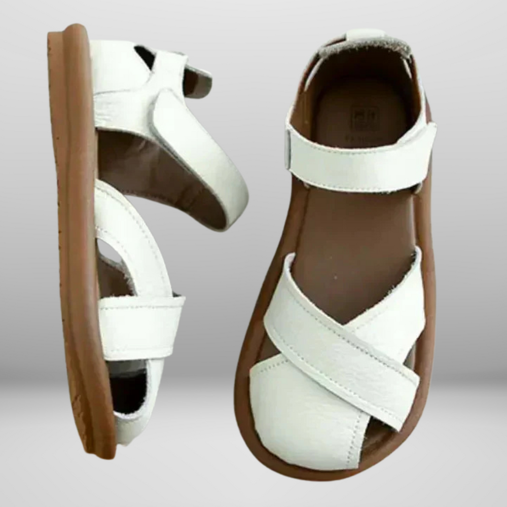 
                  
                    Alvenza – Comfortabele Dichte Sandalen met Kruisdesign
                  
                