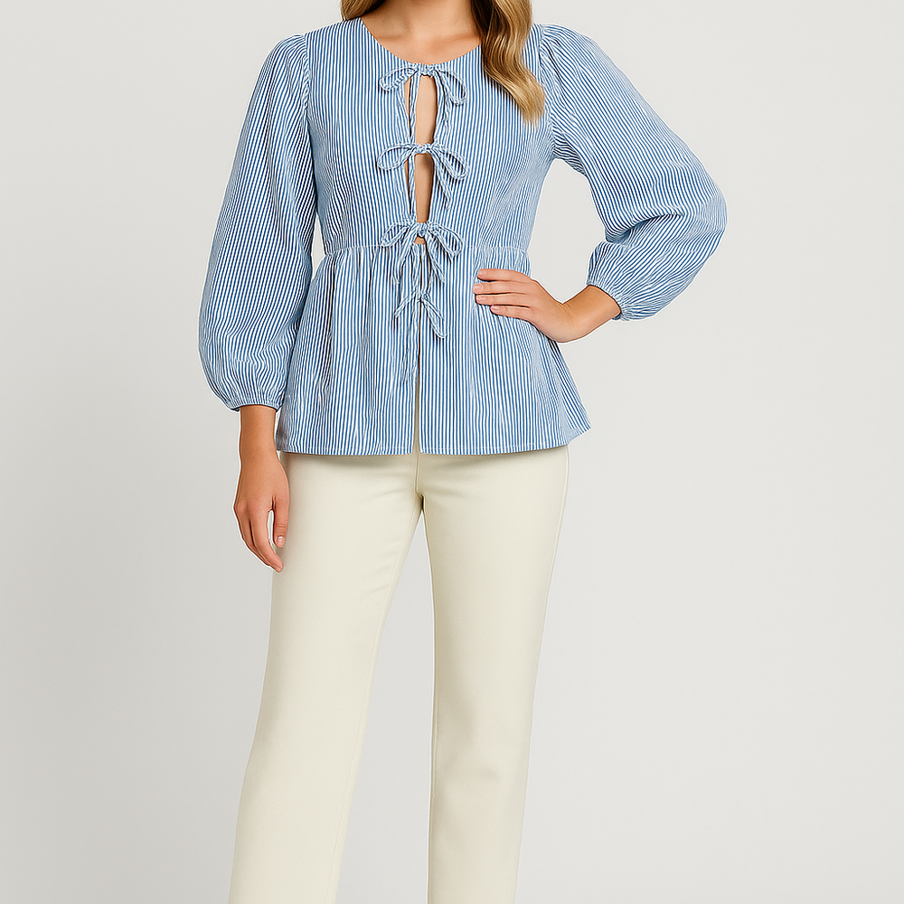 Aveline – Gestreepte Blouse met Subtiele Strikdetails
