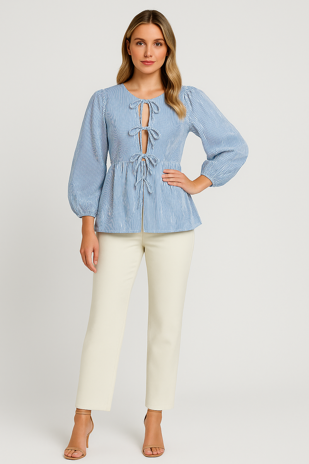Aveline – Gestreepte Blouse met Subtiele Strikdetails