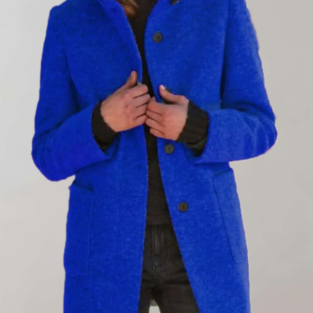 
                  
                    Serena - Halflange Wollen Jas met Hoge Hals voor Elegante Stijl - SkinzLine
                  
                