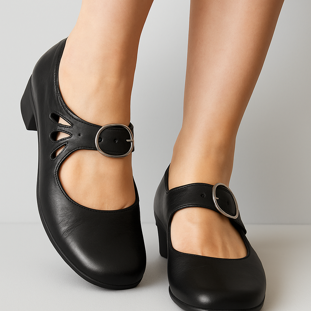 
                  
                    Bravina – Orthopedische Vintage Schoenen met Ronde Neus en Verfijnde Details
                  
                
