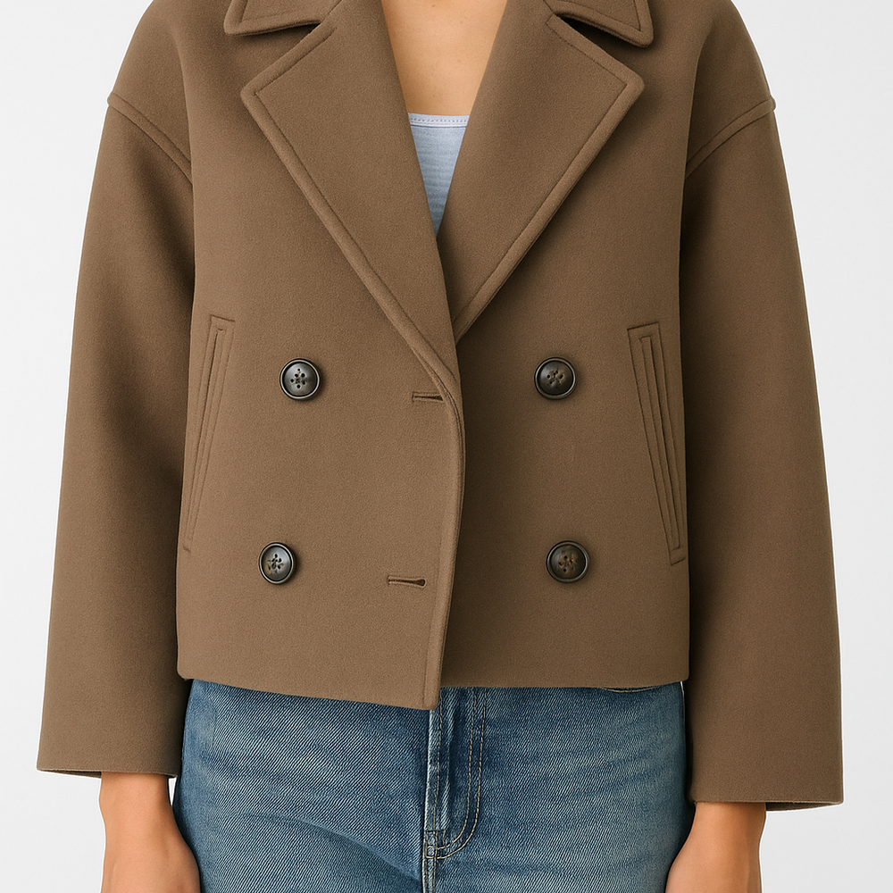 
                  
                    Revalie – Chique Cropped Jas met Dubbele Knoopsluiting - SkinzLine
                  
                