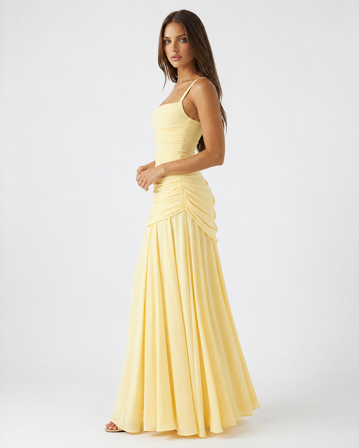 Soepel vallende chiffon maxi-jurk met watervalhals en vetersluiting op de rug