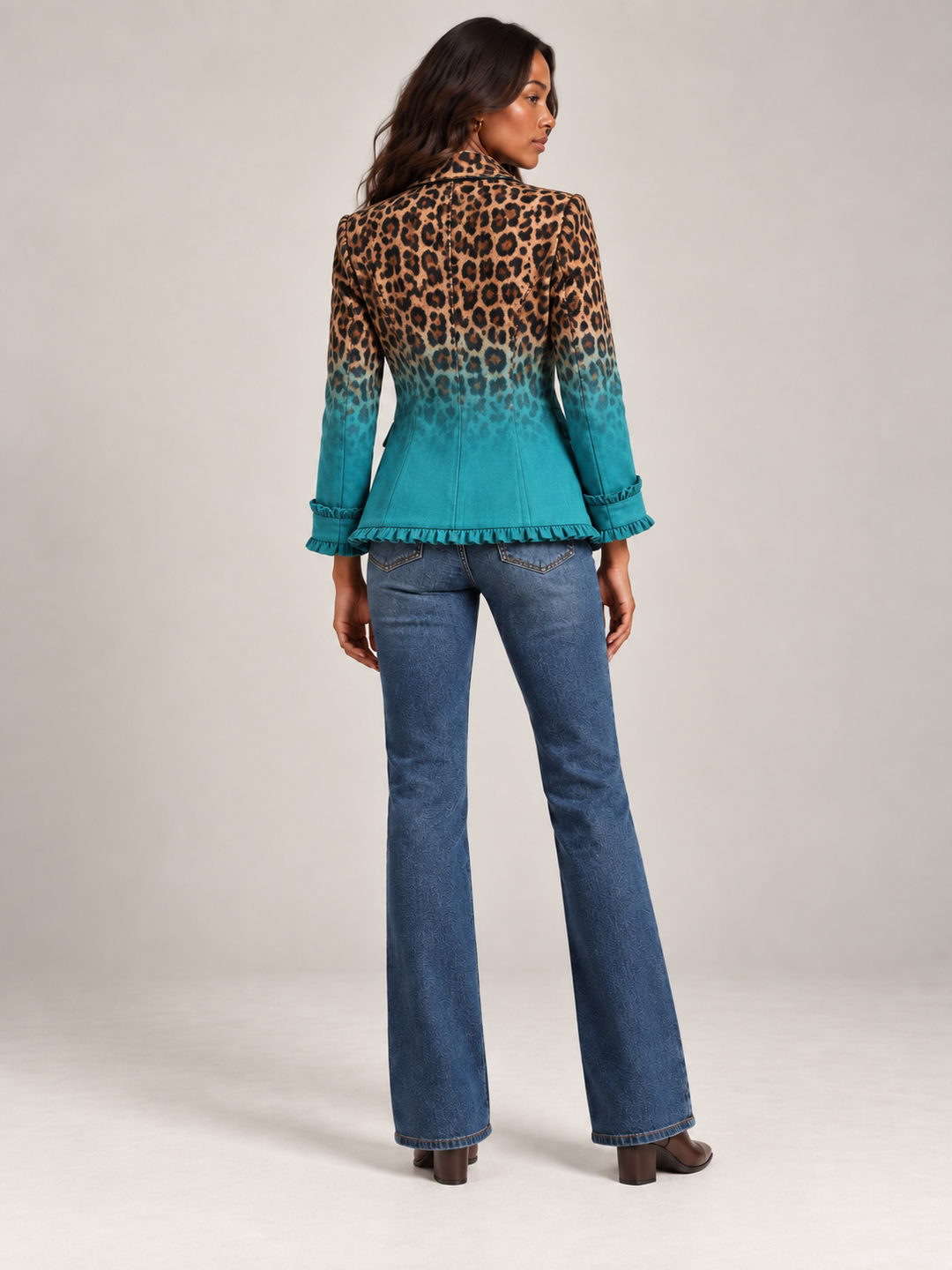 Damesblazer met luipaardprint in kleurverloop en ruches, met dubbele knoopsluiting voor