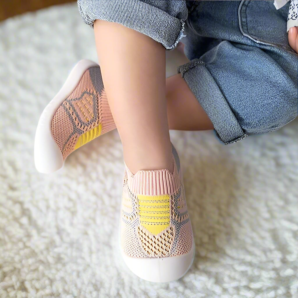 Babyschoentjes met perfect passende elastische pasvorm, antislipzolen, ademend mesh, leeftijd 0-4
