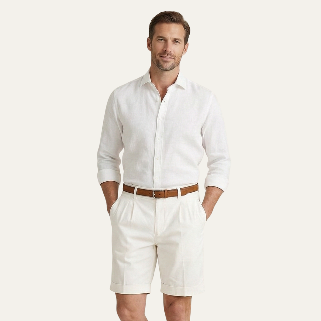 Klassieke chinoshort voor heren met dubbele plooi en omgeslagen zoom.