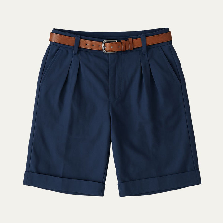 Klassieke chinoshort voor heren met dubbele plooi en omgeslagen zoom.