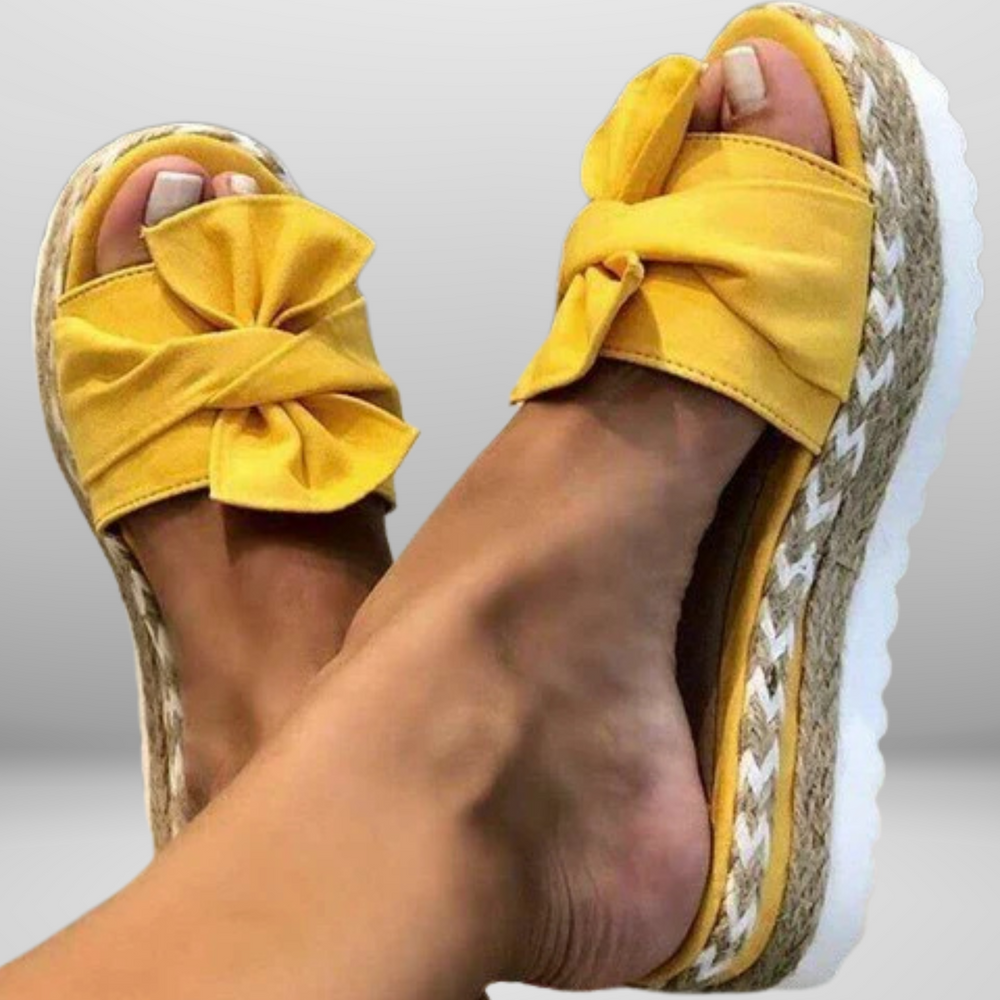 
                  
                    Floravina – Keilsandalen met Strikdetail voor Elegante Zomerse Stijl
                  
                