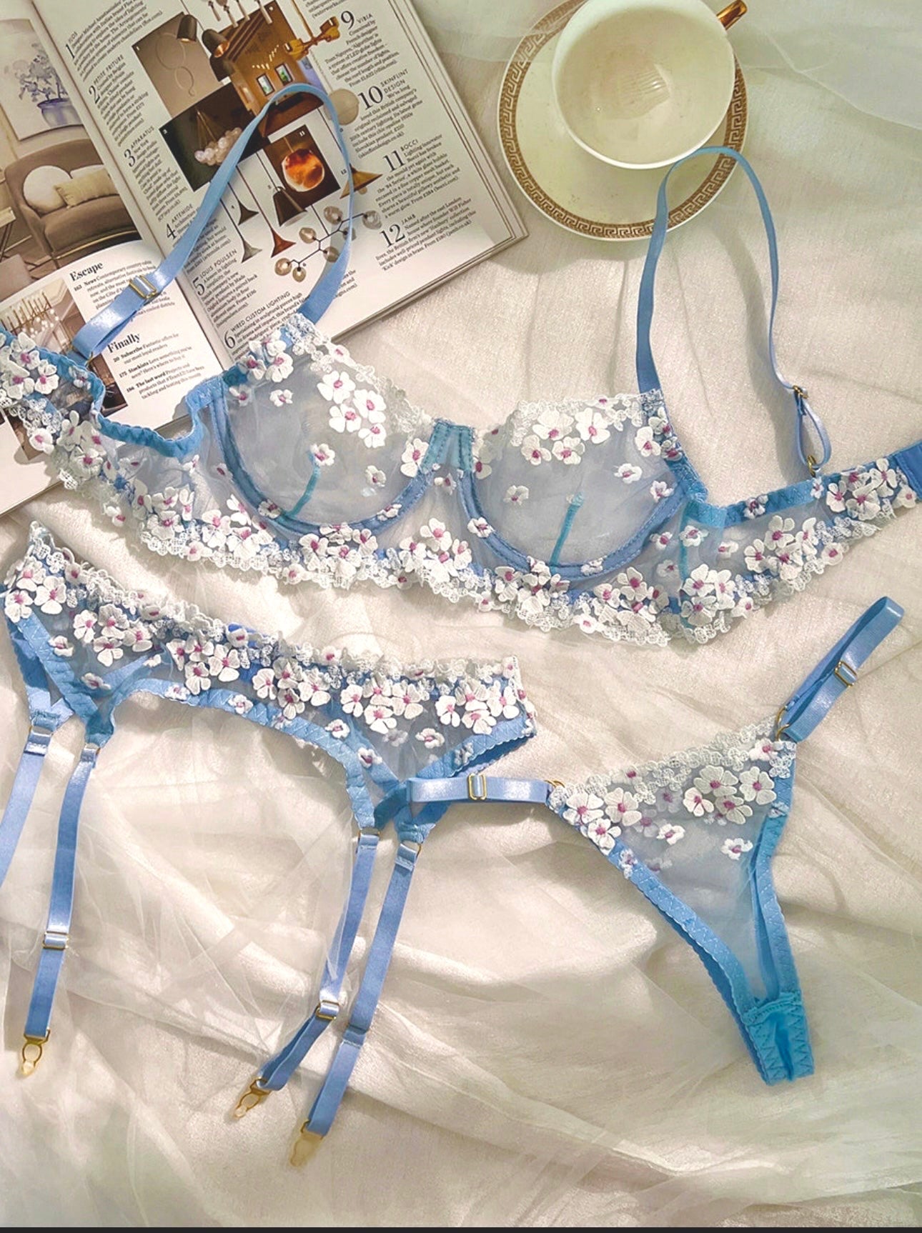 Blauwe sexy doorzichtige kant lingerieset met jarretels