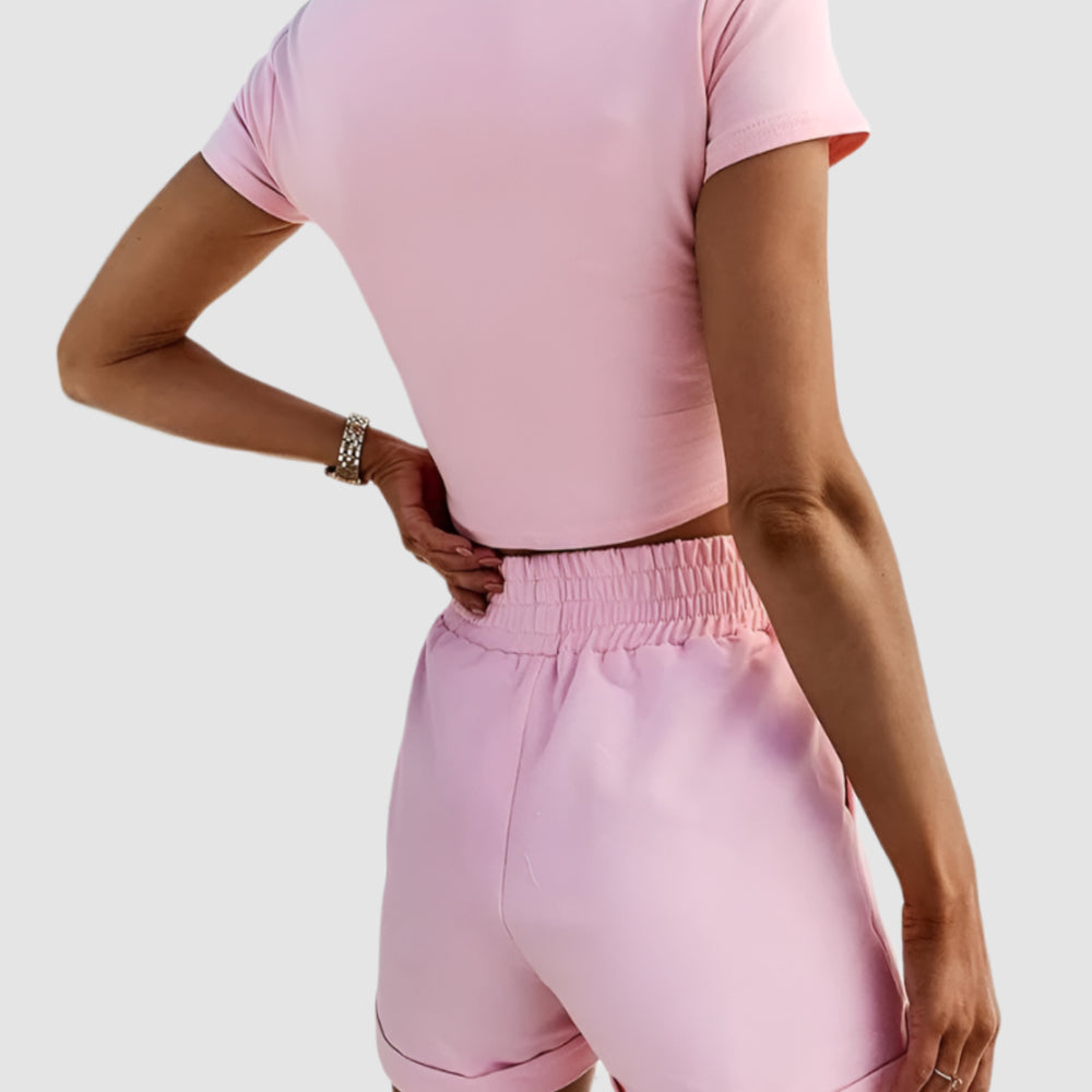 
                  
                    Saviera – Casual Shorts Set met Cropped Top en Elastische Taille - SkinzLine
                  
                