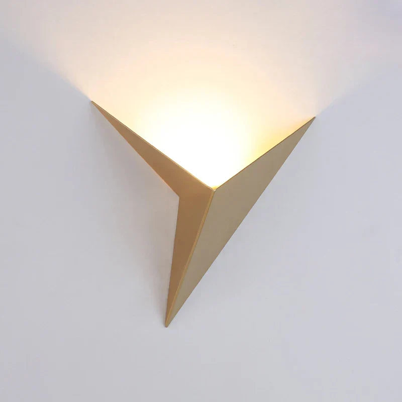 NoctiLux Geometrische LED Wandlamp | Eigentijdse verlichting voor nachtkastjes in moderne huizen