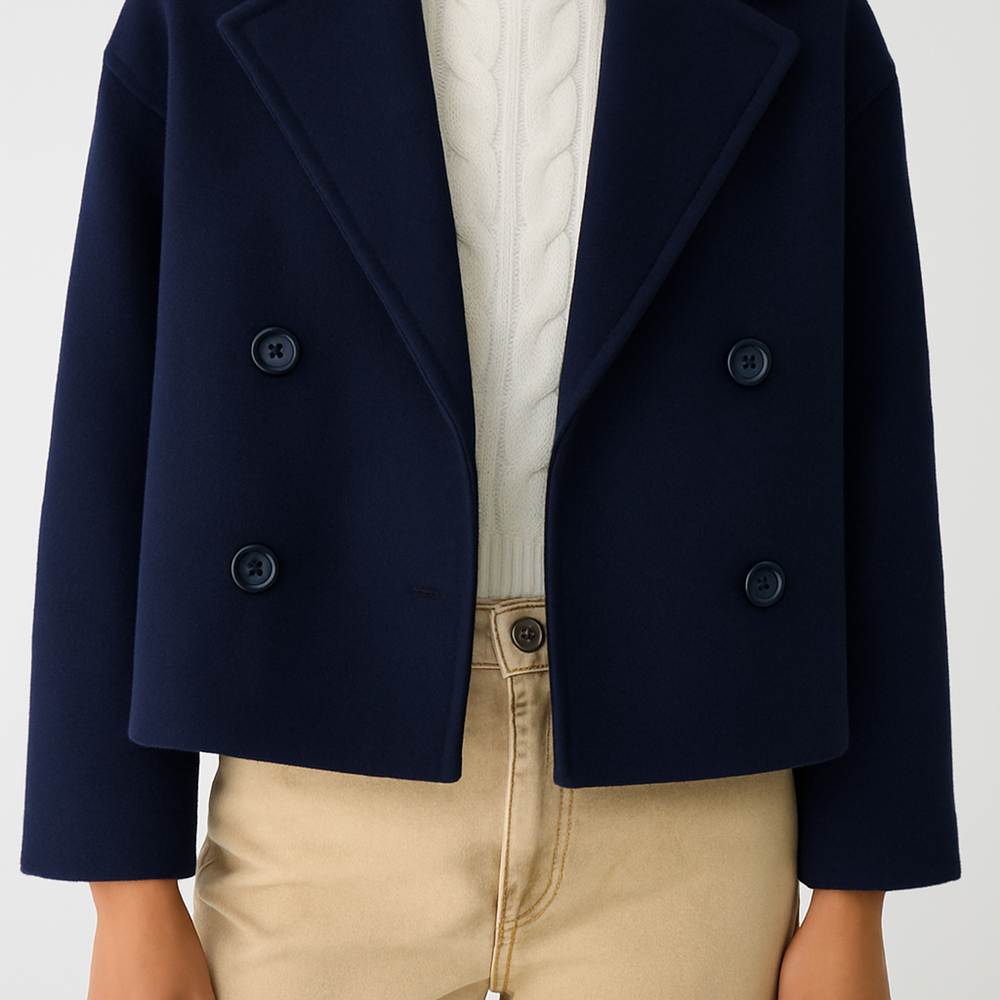 
                  
                    Revalie – Chique Cropped Jas met Dubbele Knoopsluiting - SkinzLine
                  
                
