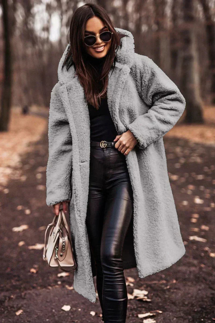 Tina -  Lange oversized teddyjas met capuchon voor dames