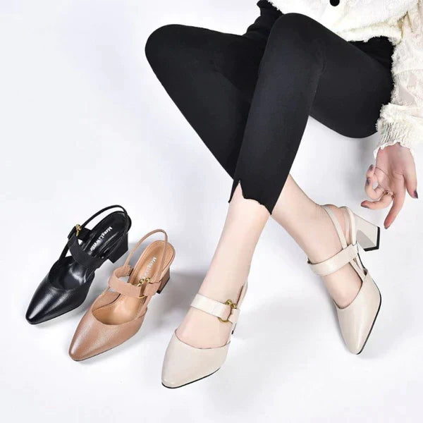 Dameshakken in drie kleuren: zwart, bruin en beige. Elegante pumps met gespsluiting, ideaal voor modebewuste vrouwen. Stijlvolle schoenen.