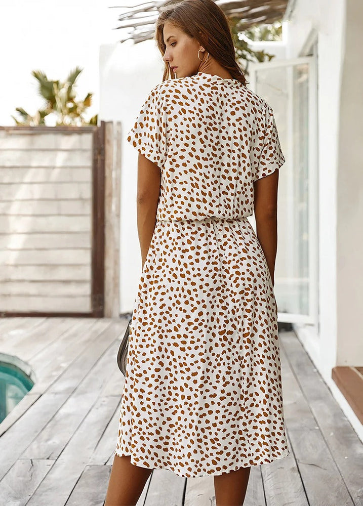 
                  
                    Lorvanna – Comfortabele Zomerjurk met Stijlvolle Print en Korte Mouwen - SkinzLine
                  
                