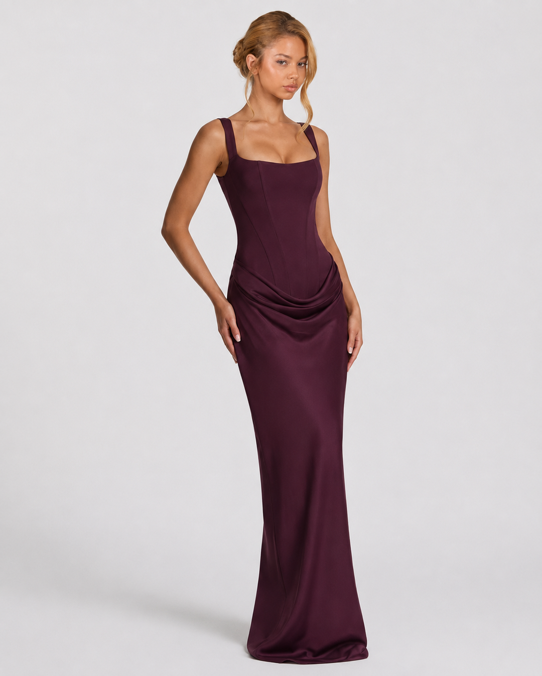 Corset-maxi-jurk met gedrapeerde rok en vetersluiting op de rug.
