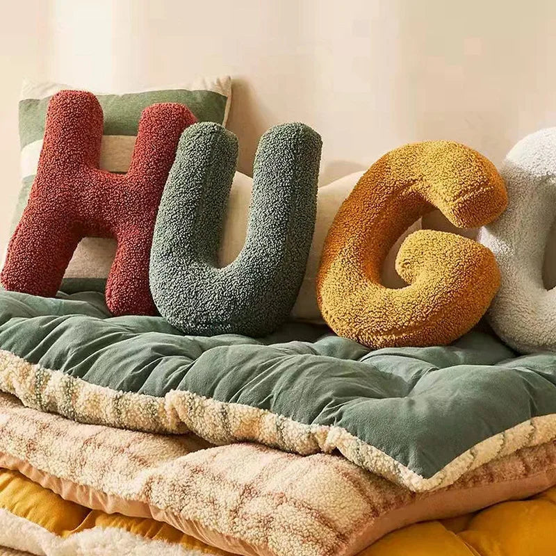 Decoratief kussen met alfabet – LetterLounge