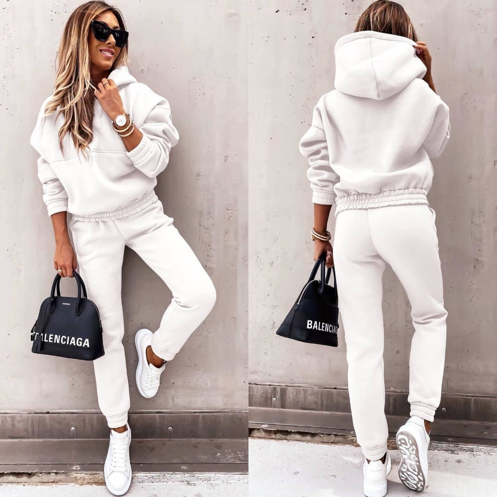 
                  
                    Elyvera – Dames Set met Capuchontrui en Joggingbroek in Casual-Chique Stijl - SkinzLine
                  
                