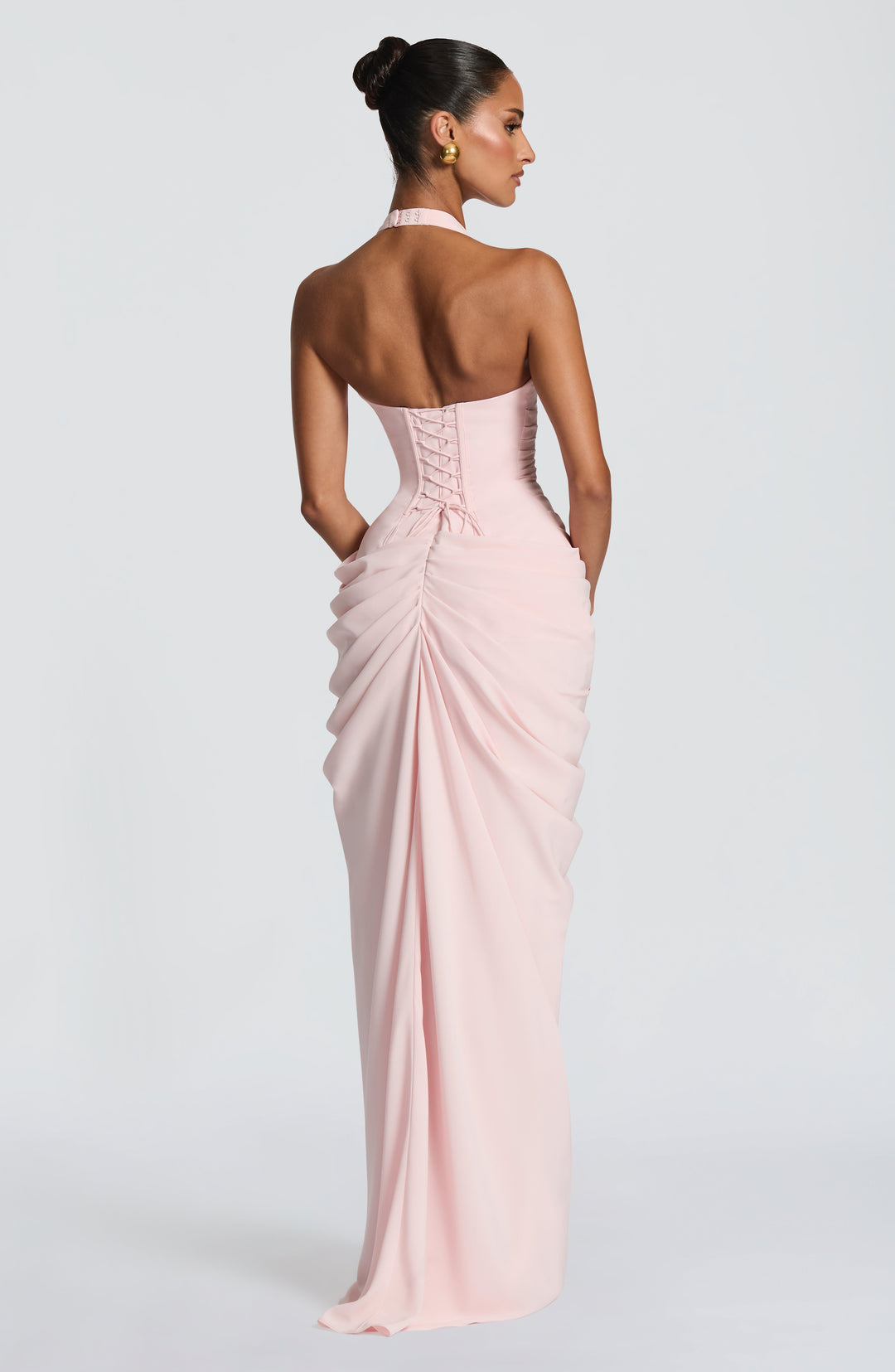 Linde halter-maxi-jurk met korsetlijfje en chiffonrok