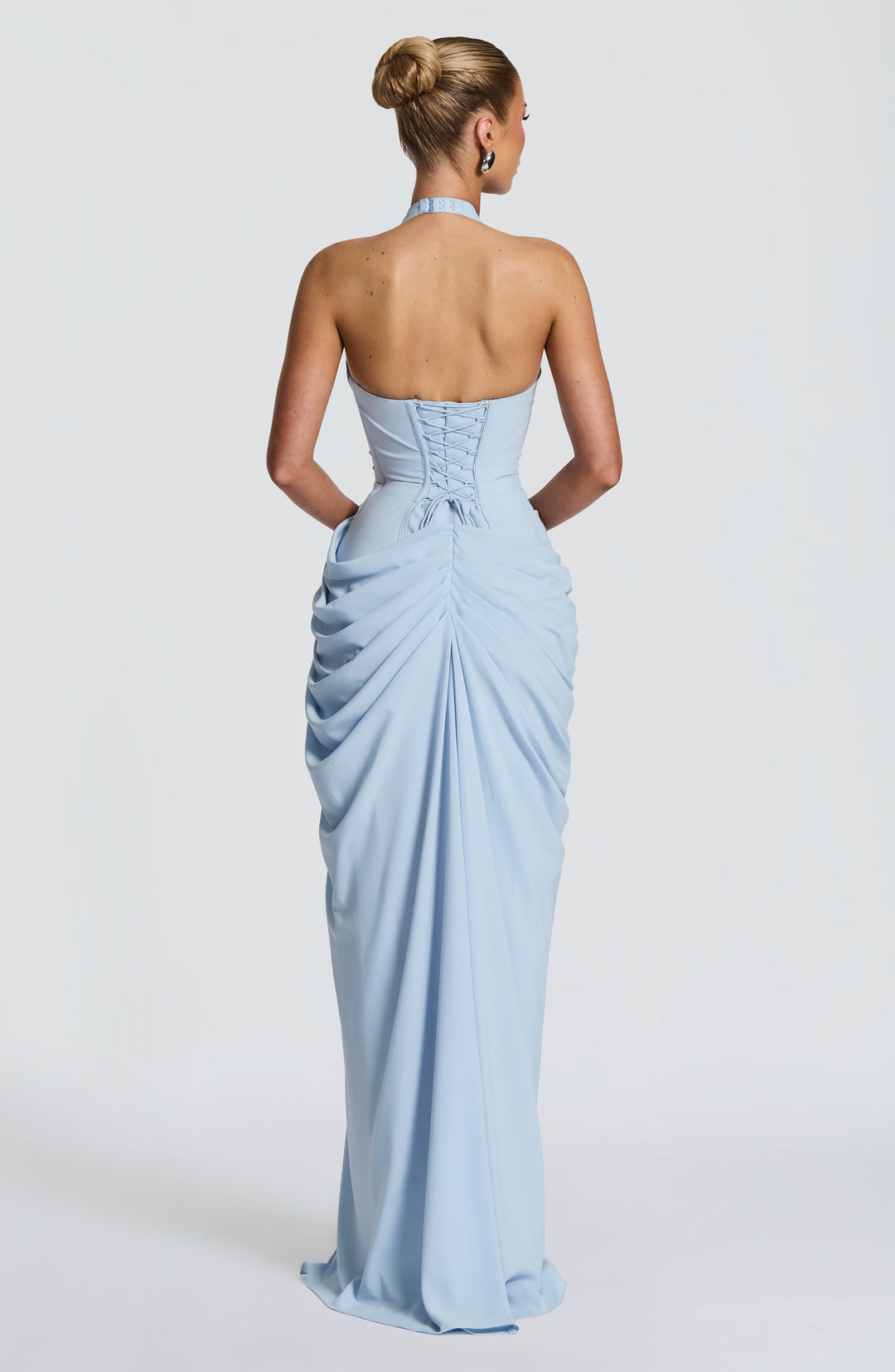 Linde halter-maxi-jurk met korsetlijfje en chiffonrok