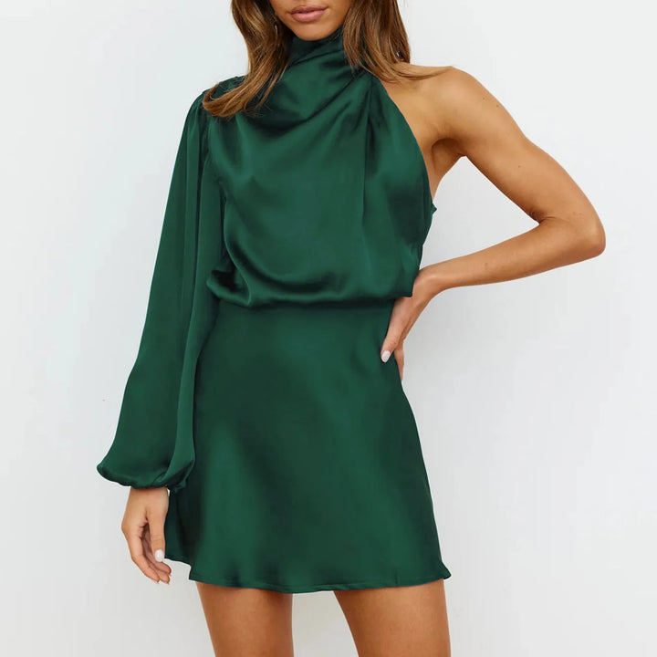 Satijnen mini jurk met een schouderdesign en asymmetrische arm - Elvira