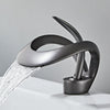 FlowArc – Moderne badkamerkraan met watervalfunctie en minimalistische bediening