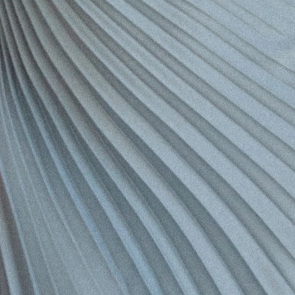 
                  
                    Davina – Elegant Satijnen One-Shoulder Plissé Jurk
                  
                