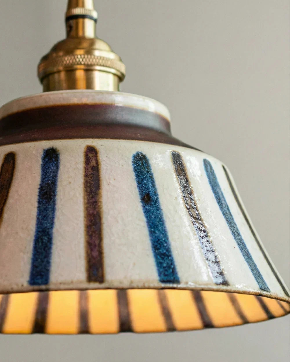 Vintage handbeschilderde keramische hanglamp met stoffen snoer