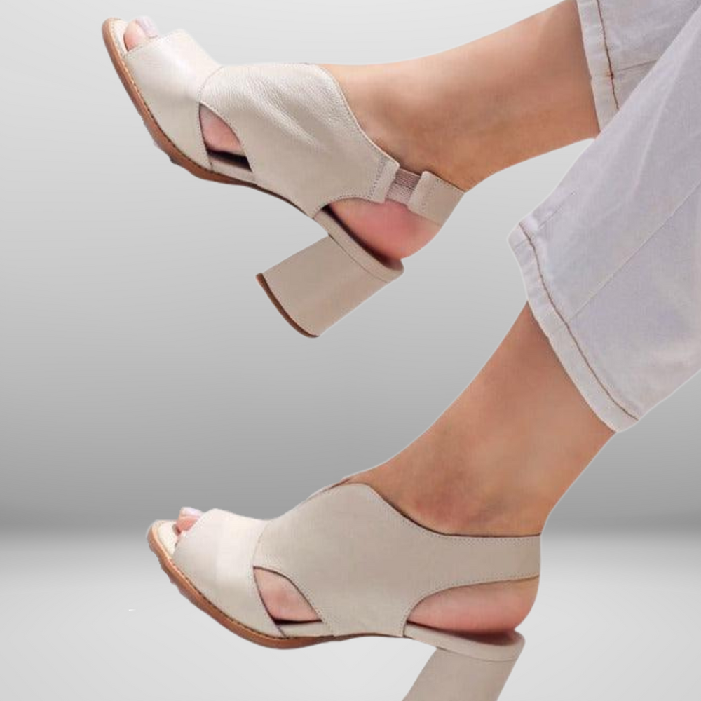 Viretta – Blokhak Sandalen met Open Design en Elegante Uitsnedes