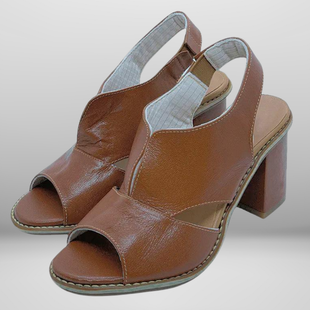 
                  
                    Viretta – Blokhak Sandalen met Open Design en Elegante Uitsnedes
                  
                