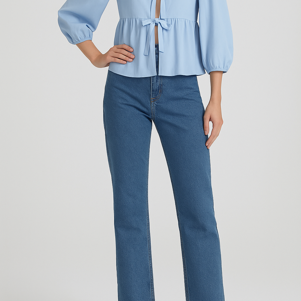 
                  
                    Vivette – Pofmouw Peplum Blouse met Striksluiting
                  
                