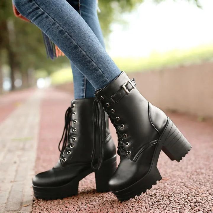Stoere Veterschoenen met Gesp en Profielzool - Luna