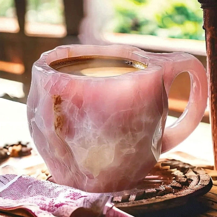 Koffiemok kristalgeode kwarts getextureerd handvat agaatpatroon