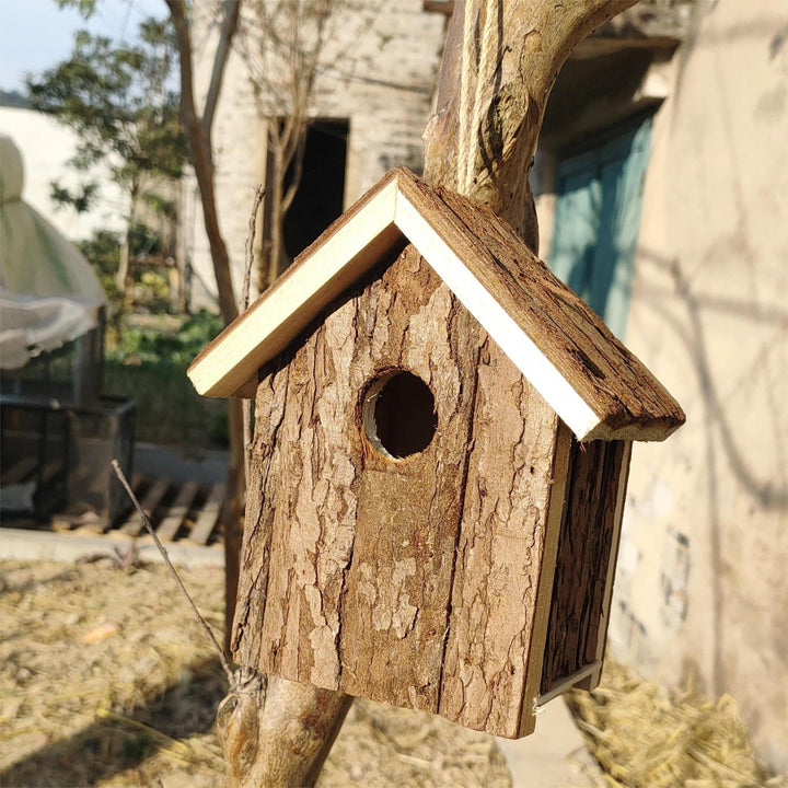 Rustiek Houten Vogelhuisje – Een Gezellig Huis voor de Tuinvogels