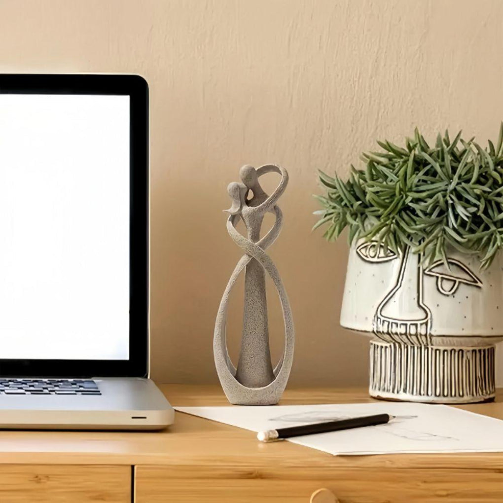 Abstract beeldhouwwerk van tijdloze liefde