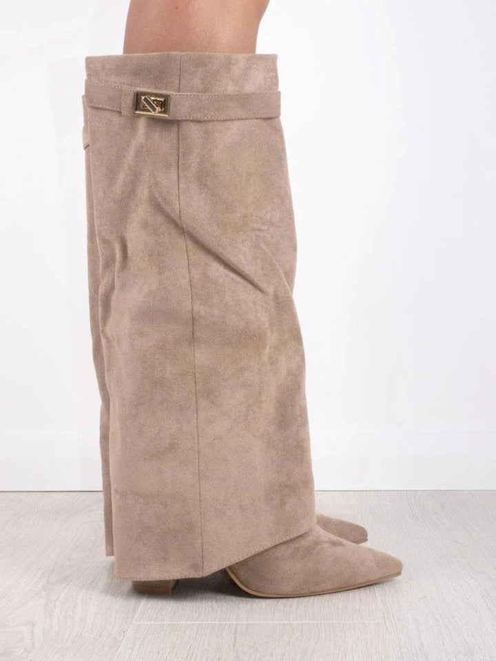 Elegante hoogwaardige damesschoenen – gouden details