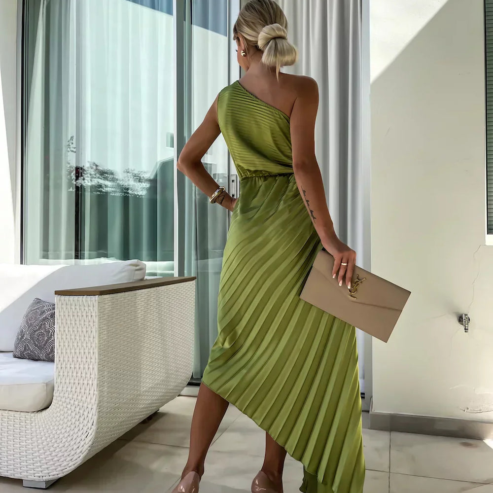
                  
                    Liora – Romantisch One-Shoulder Jurk met Bloemenaccent
                  
                