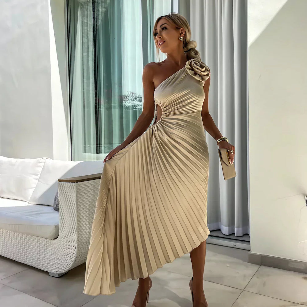 
                  
                    Liora – Romantisch One-Shoulder Jurk met Bloemenaccent
                  
                