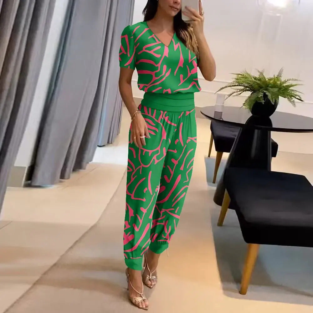 
                  
                    Marivelle – Elegante Damesjumpsuit met V-Hals en Wijde Pijpen - SkinzLine
                  
                