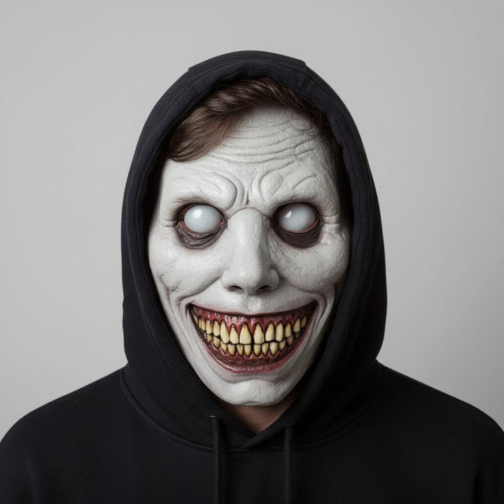 Eng Halloween kostuummasker met creepy demonengezicht met glimlach en gestructureerde gerimpelde huid voor feest